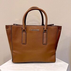 🔥Michael Kors Brown Satchel Bag with Structured Design🔥